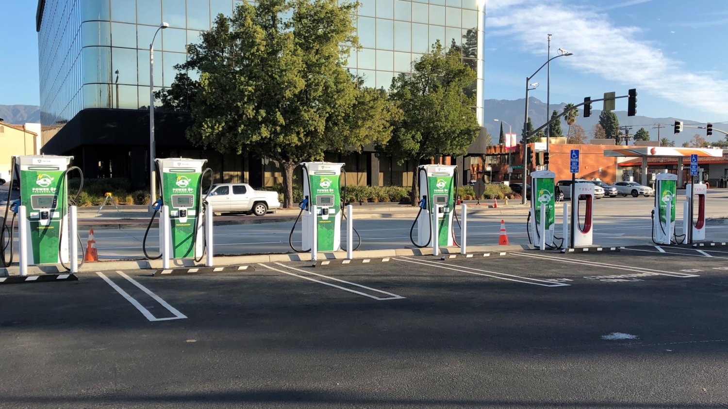 pasadena-s-new-fast-charging-ev-station-electric-cars-charge-up-the