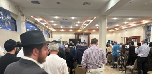 PHOTO: Jonathan Williams | The South Pasadenan | Pasadena Chabad gathering for prayer & solidarity for Israel after the the recent attacks by Hamas