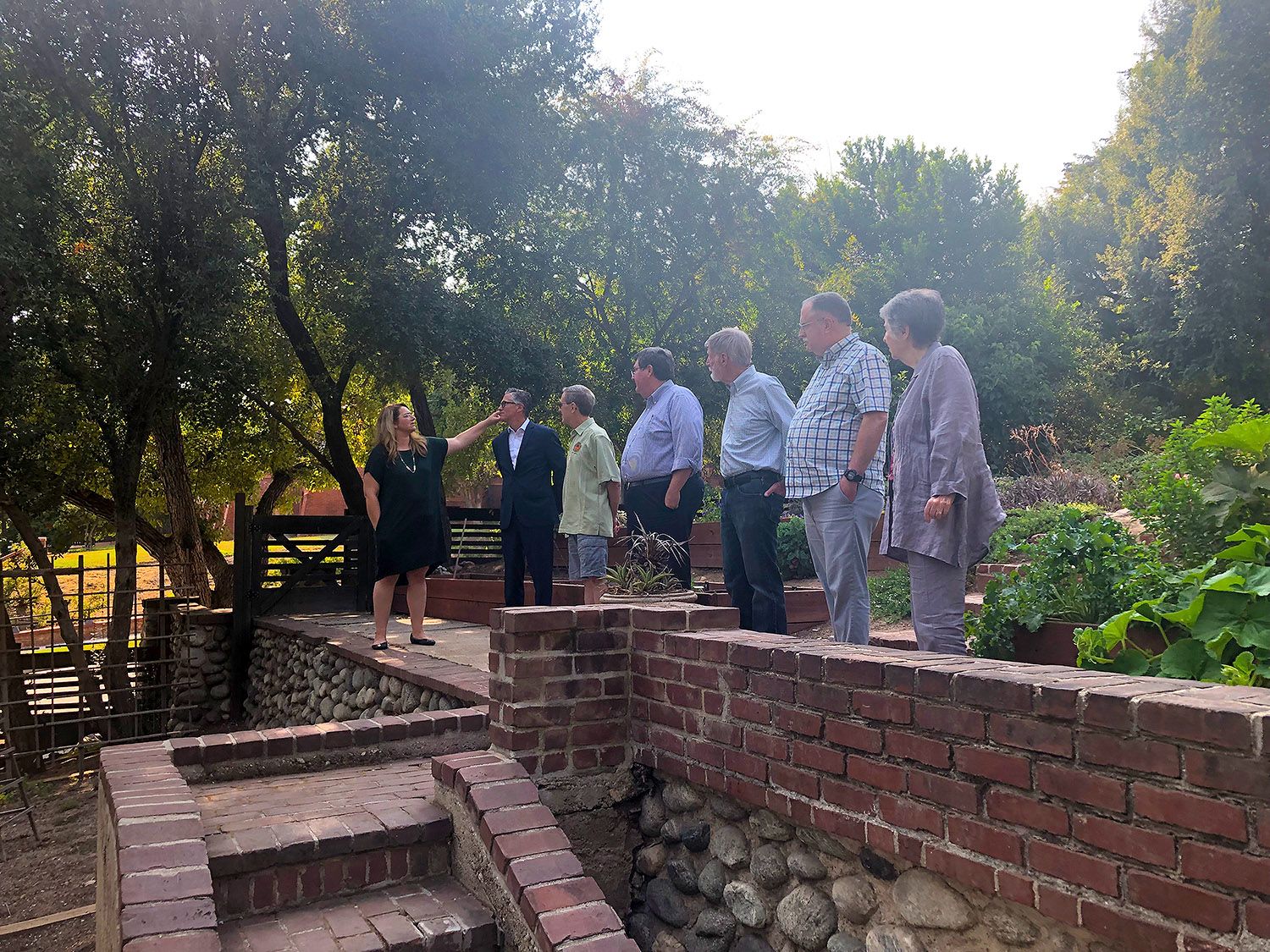 PHOTO: South Pasadena News | Lori Davis-Denny, on the backyard Greene & Greene steps, describes features of the Garfield House to members of the South Pasadena Preservation Foundation (SPPF).