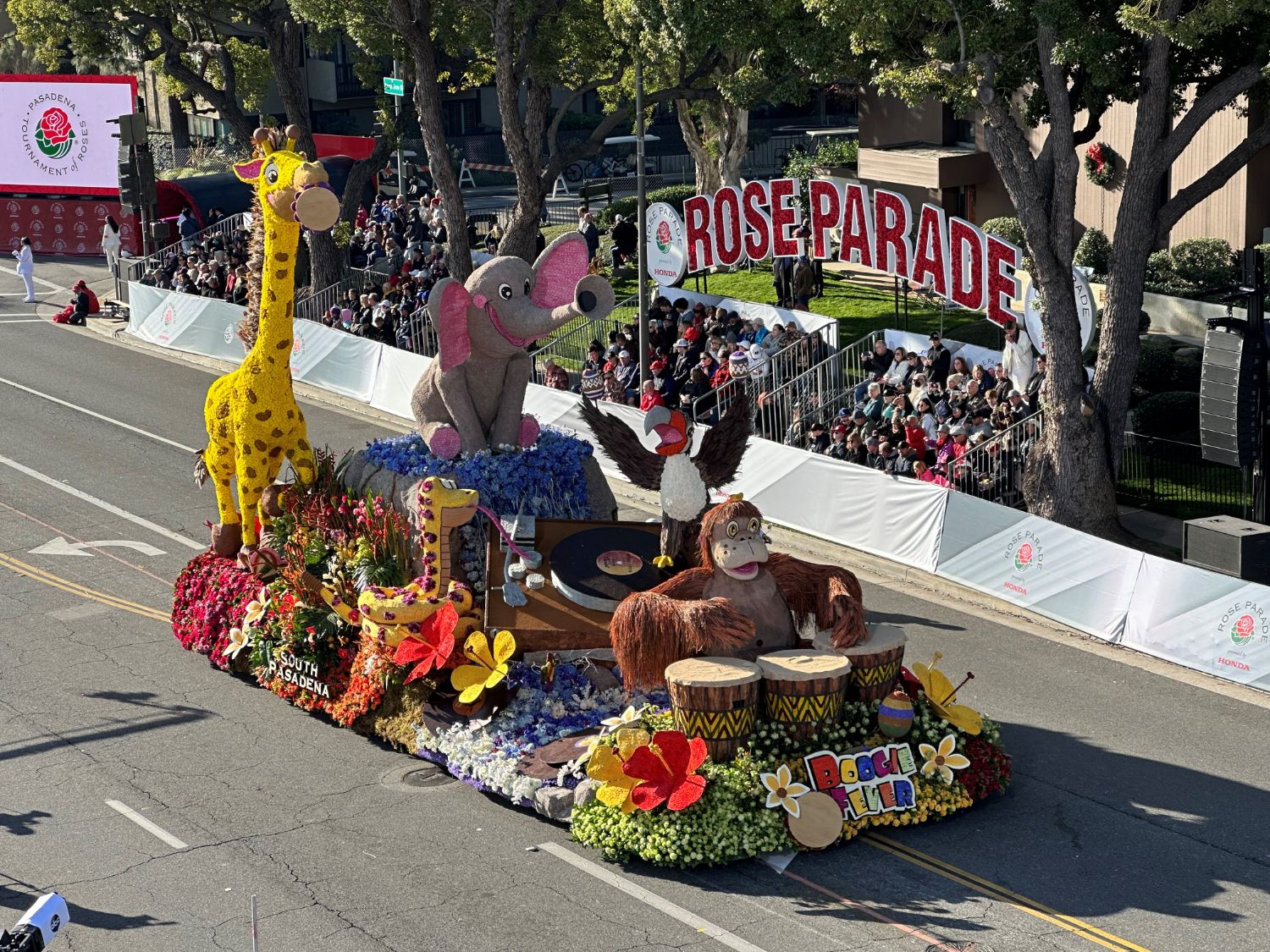 PHOTO: Bill Glazier | The South Pasadenan | South Pasadena captured the Founder Award for its “Boogie Fever,” recognized for outstanding float built and decorated by volunteers from a community or organization.