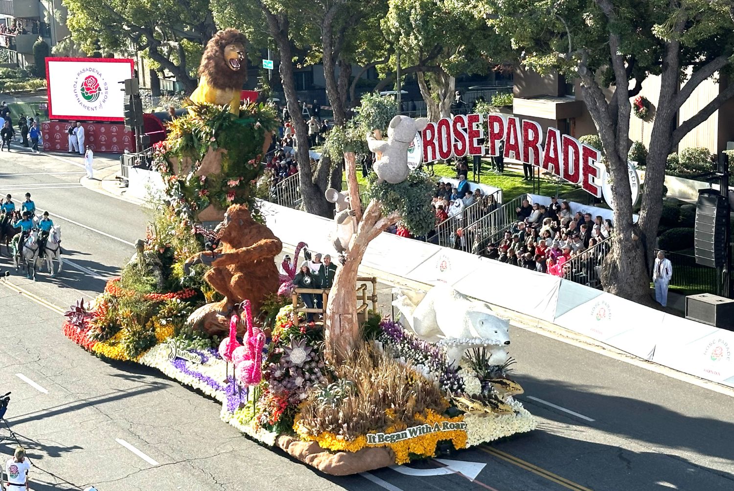 PHOTO: Bill Glazier | The South Pasadenan | San Diego Zoo grabbed the most prestigious award, the Sweepstakes for “the most beautiful entry: encompassing float design, floral presentation and entertainment. Creatively, it’s float was, “It all Started with a Roar.”
