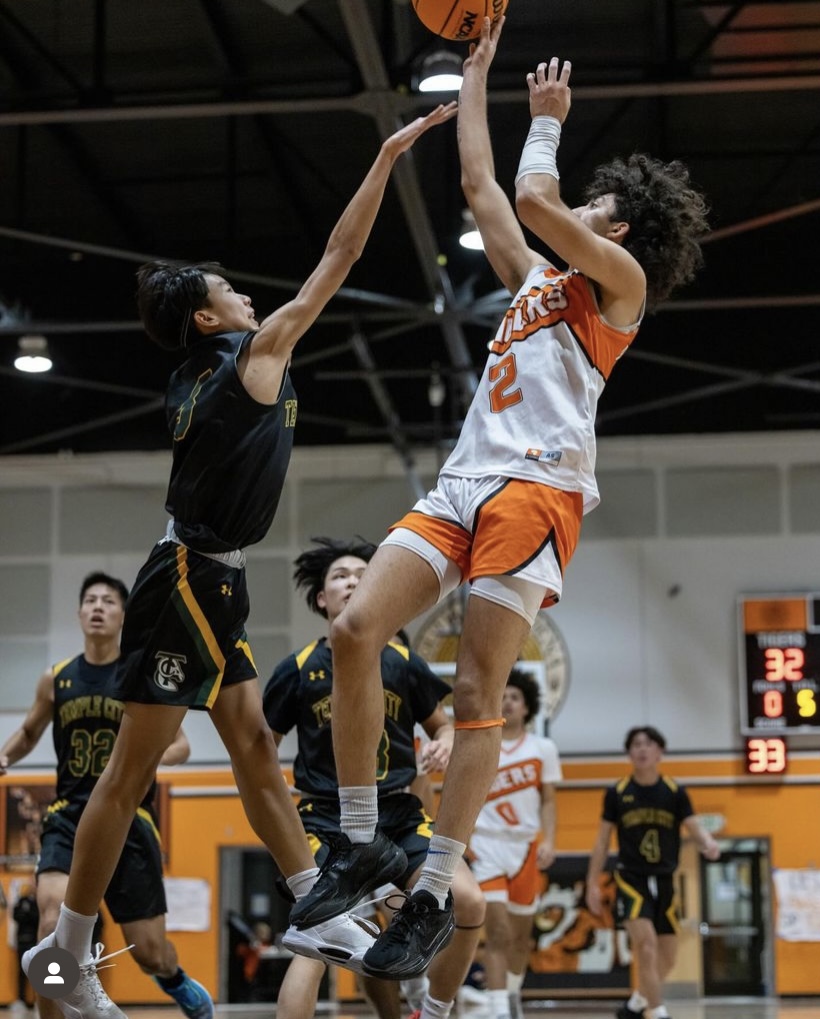 Foto: Amanda Delgado under.ratemedia Proporcionada por: SPHS Basketball | The South Pasadenan | 2024 Baloncesto universitario masculino de South Pasadena High School.