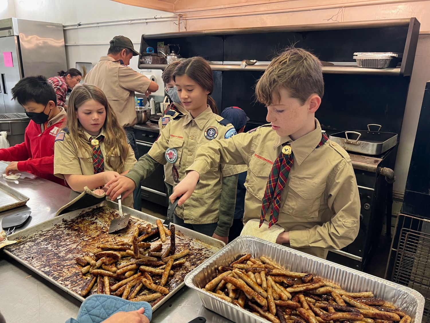 PHOTO: Eryn Kalavsky | The South Pasadenan | Pack 7 Cub Scouts serving up a pancake breakfast at their annual fundraiser.