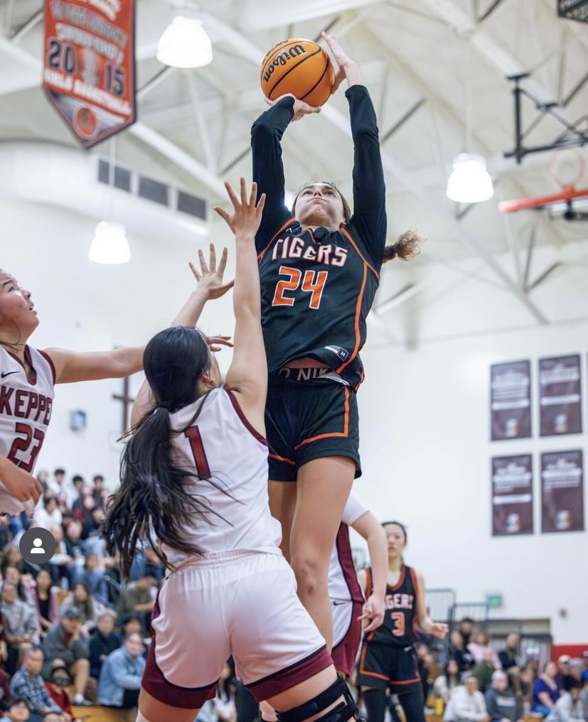 PHOTO: Amanda Delgado for under.ratedmedia/SPHS Basketball | The South Pasadenan | SPHS 2024 Girls Varsity Basketball CIF action against Mark Keppel High School.