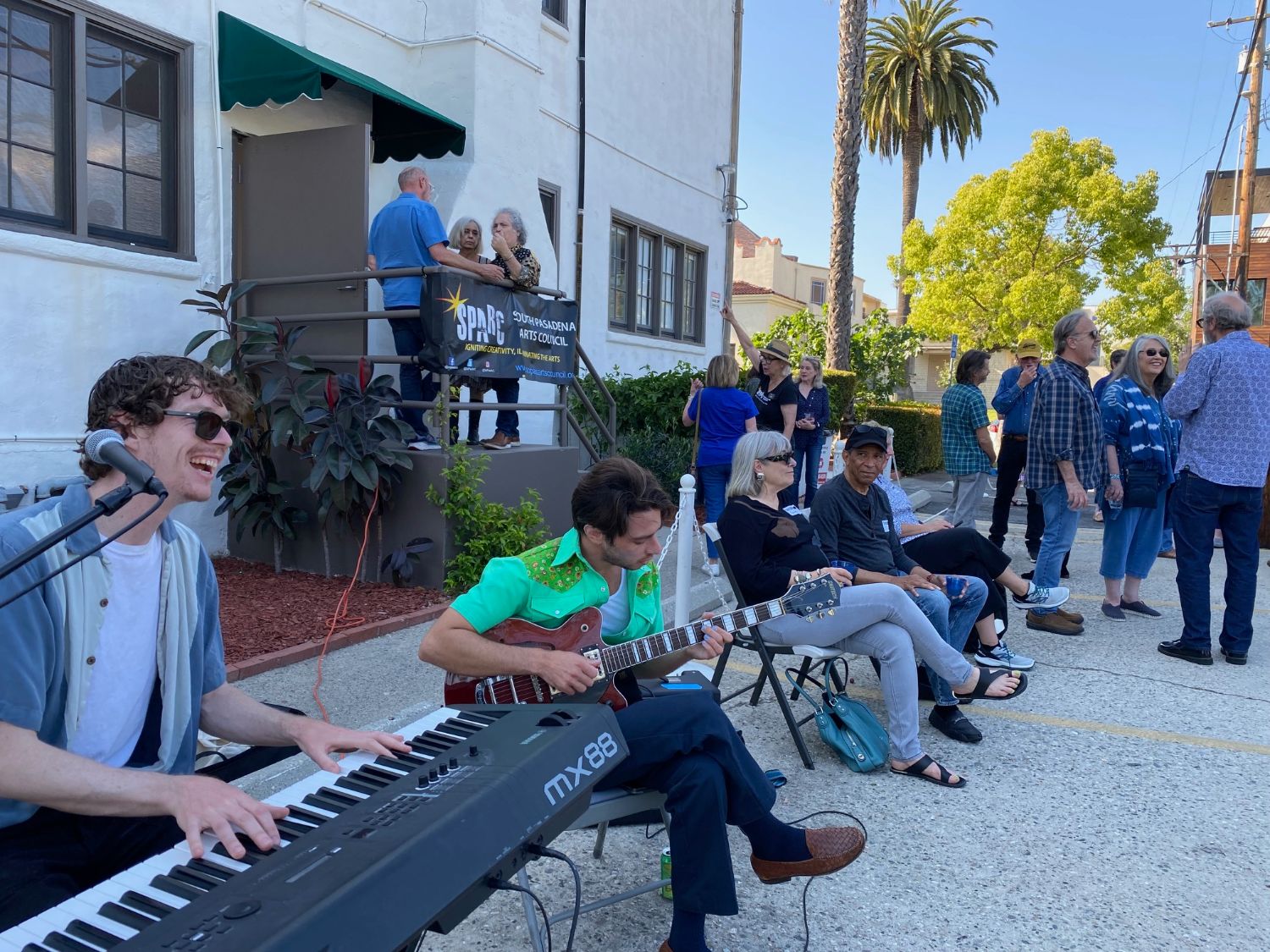 PHOTO: Alisa Hayashida | The South Pasadenan | Live music and refreshments were offered at SPARC's new gallery located at 1000 Fremont Avenue in South Pasadena.