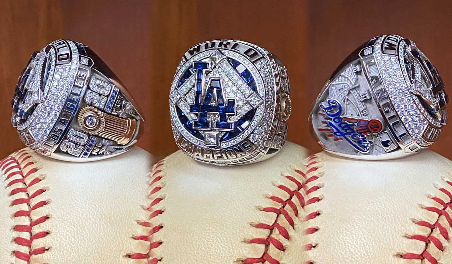 Dodgers receive World Series rings in pregame ceremony