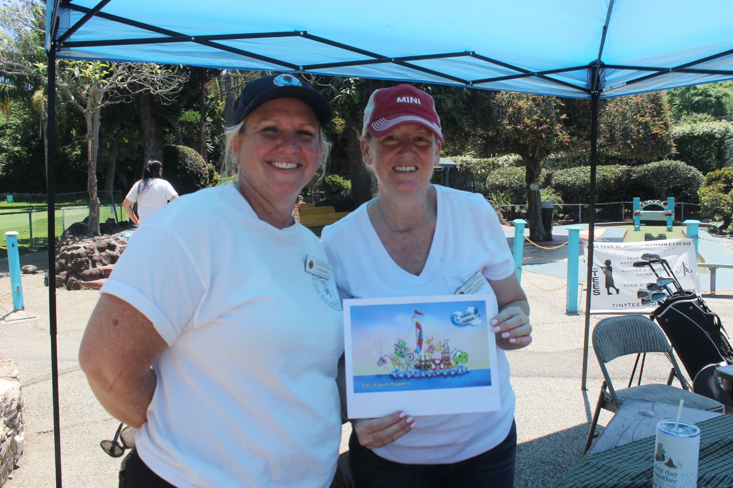 PHOTO: Sally Kilby | The South Pasadenan | Diane Fillingham (left) and Carrie Russell were among volunteers who helped organize the annual golf tournament. 