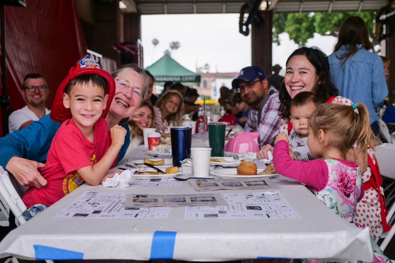 PHOTO: Esteban Lopez | South Pasadena.com News | South Pasadenans enjoy the Kiwanis pancake breakfast on 4th of July, 2023.