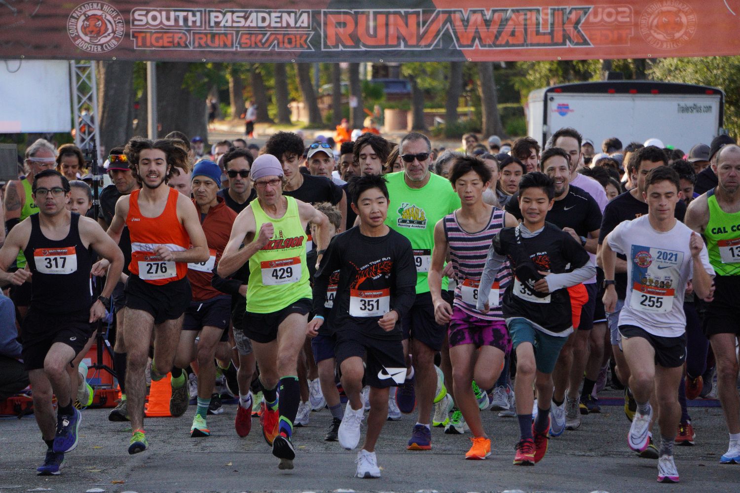 PHOTO: Eric Cuellar, SPHS ASB | South Pasadenan.com News | Hundreds ran through the streets of South Pasadena last Saturday in the 25th anniversary of the Tiger Run. The event supports the South Pasadena High Booster Club.