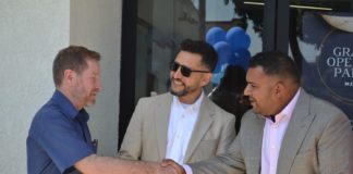 PHOTO: Alisa Hayashida | The South Pasadenan | Mayor Jon Primuth congratulates Calibrate owners Jason Lopez and Jonathan Raju the their grand opening.
