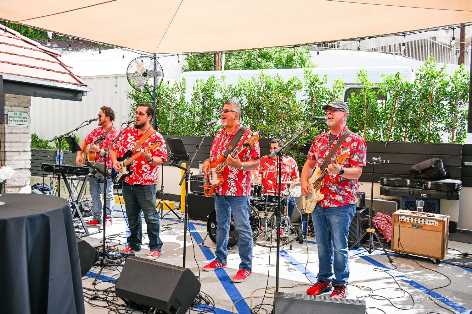 PHOTO: Mike Kwok | The South Pasadenan | Woodie and the Longboards entertained a group of approximately 150 attending the special anniversary event at Twohey’s Restaurant Sept. 20, 2023.