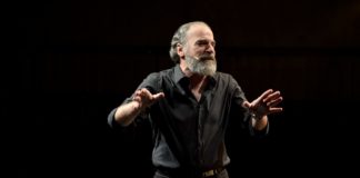 PHOTO: Joan Marcus | The South Pasadenan | Mandy Patinkin on stage in "Being Alive"