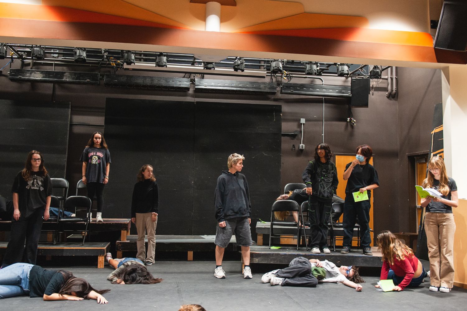 PHOTO: Shari Correll | The South Pasadenan | The cast of TRAP in rehearsals at South Pasadena High School