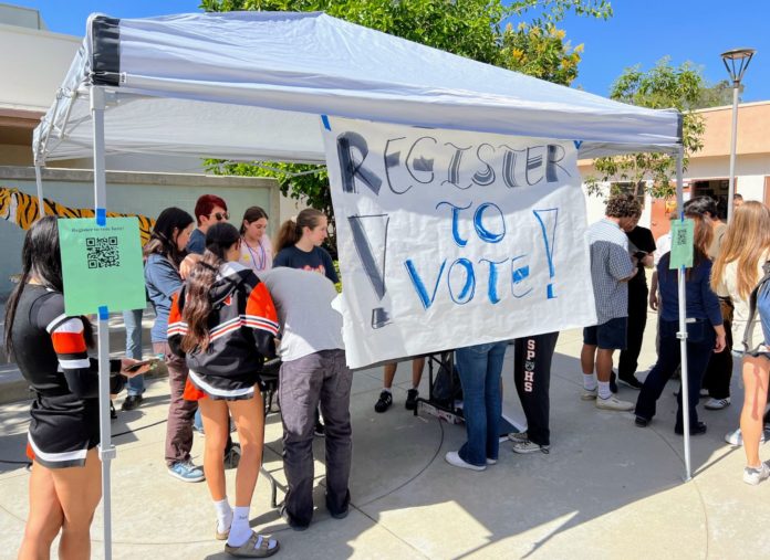 PHOTO: provided by South Pasadena High School | The South Pasadenan | A group of SPHS AP Government and Civics students register eligible students to vote during the voter registration drive on the Tiger Patio.