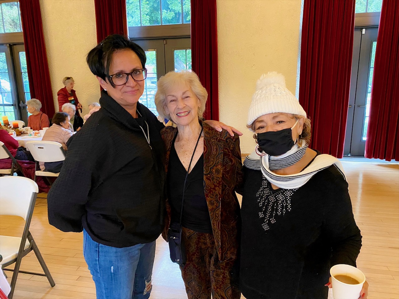 PHOTO: Alisa Hayashida | The South Pasadenan | Former Senior Center Director enjoyed visiting with Lucy King and other seniors at the Thanksgiving celebration for seniors at the War Memorial Building.