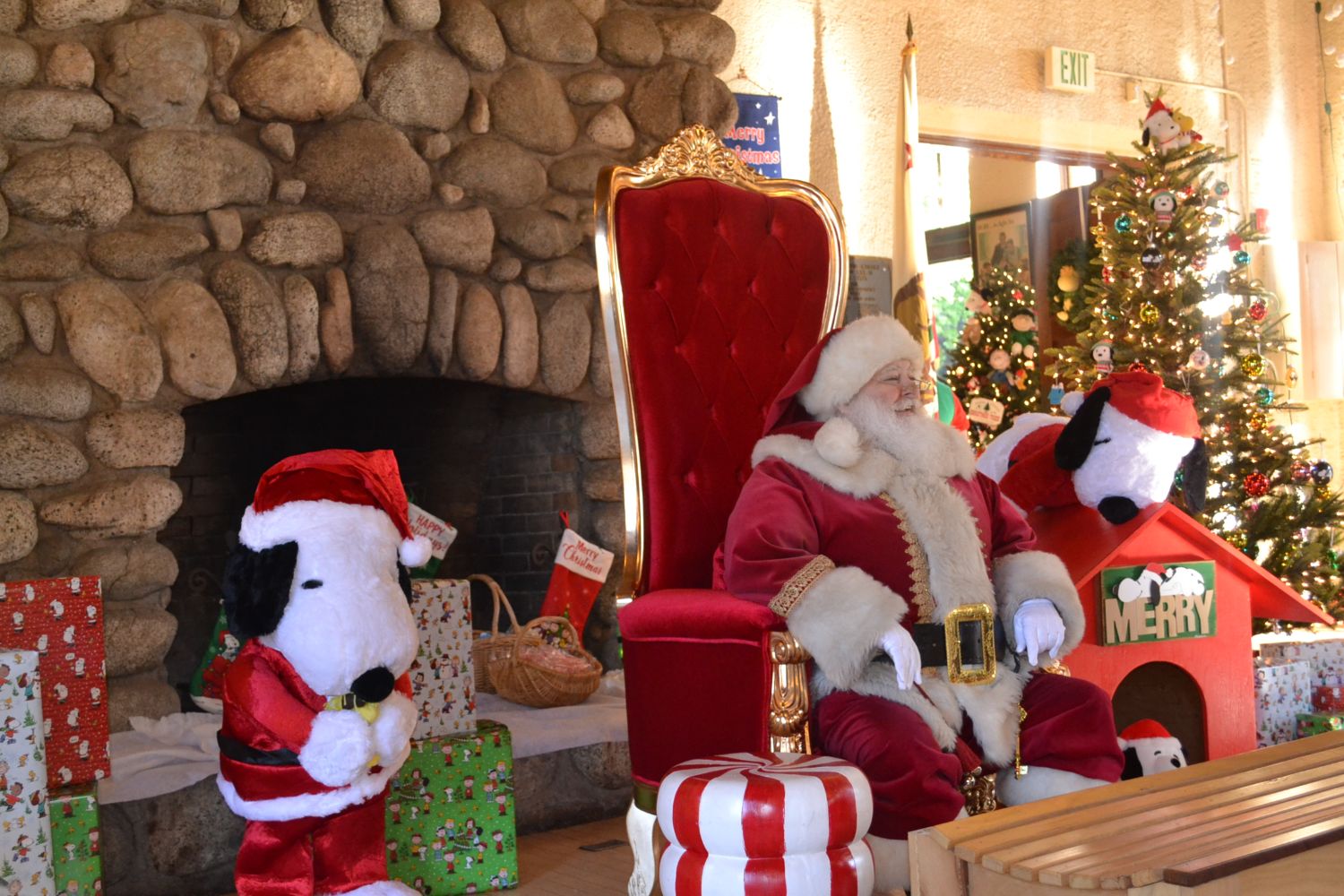 PHOTO: Alisa Hayashida | The South Pasadenan | Santa Claus visits South Pasadena for the city's annual Breakfast with Santa on December 9, 2023.