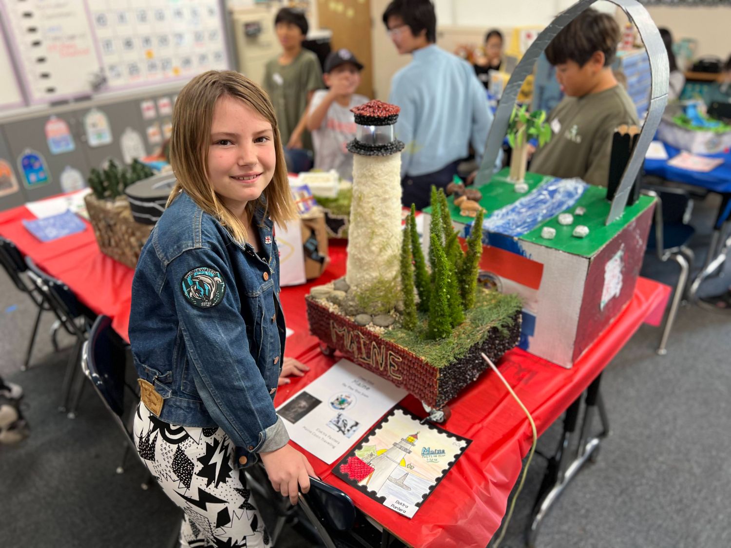 PHOTO: provided by South Pasadena Unified School District | The South Pasadenan | Arroyo Vista fifth graders enthusiastically share their state projects.